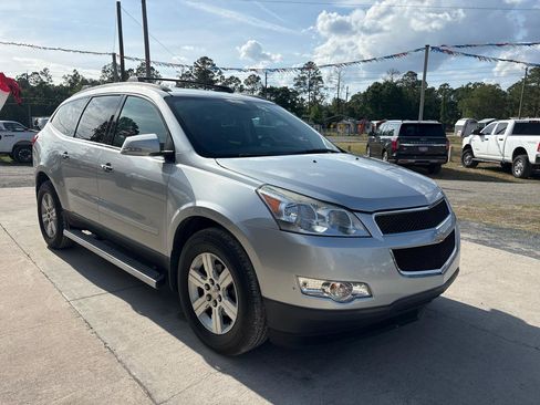Used 2011 Chevrolet Traverse LT w/ LPO, 'HIT The Road' Package FWD image 3