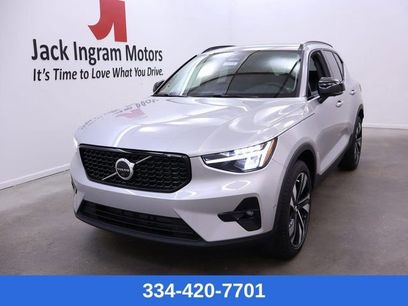 New 2025 Volvo XC40 B5 Plus w/ Climate Package