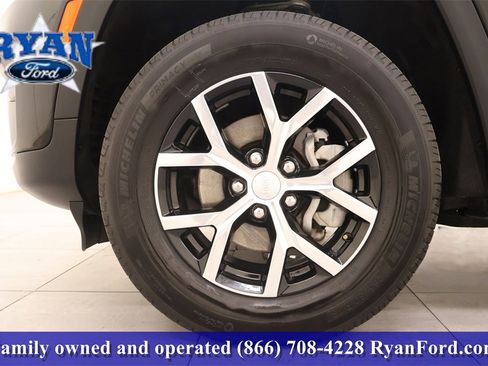 Used 2024 Jeep Grand Cherokee Limited image 22