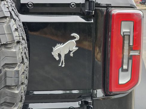 Used 2025 Ford Bronco Badlands image 28