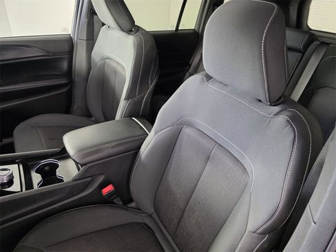 Certified 2024 Jeep Grand Cherokee Laredo X image 11