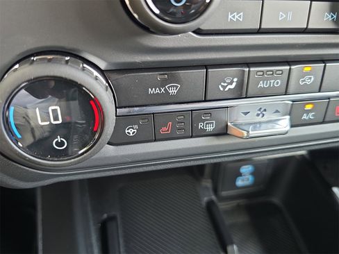 New 2025 Ford Bronco Outer Banks w/ Sasquatch Package image 17