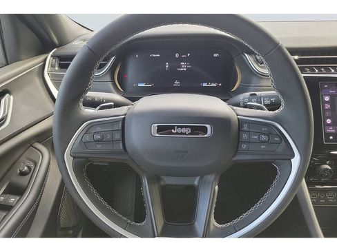 Used 2025 Jeep Grand Cherokee Laredo X AWD/4WD image 21