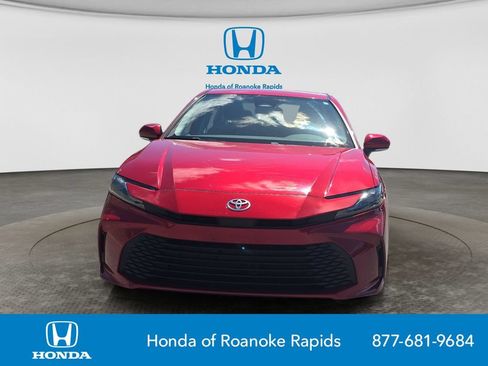 Used 2025 Toyota Camry SE FWD image 8