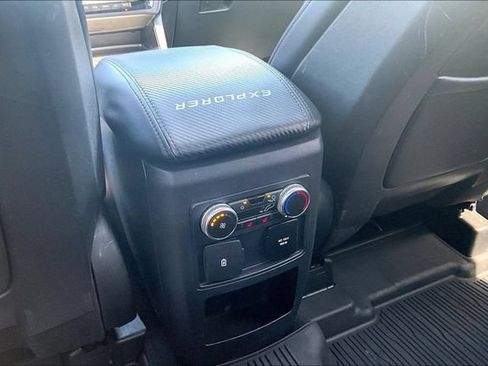 Used 2020 Ford Explorer Platinum w/ Premium Technology Package AWD/4WD image 10