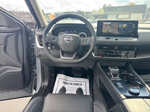 Used 2026 Nissan Rogue Platinum w/ Tech Package image 13