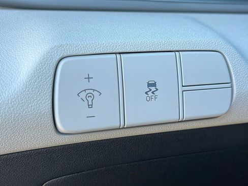 New 2026 Hyundai Elantra Limited image 22