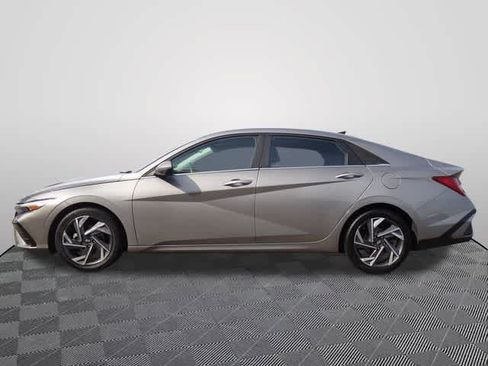 Used 2024 Hyundai Elantra Limited FWD image 2