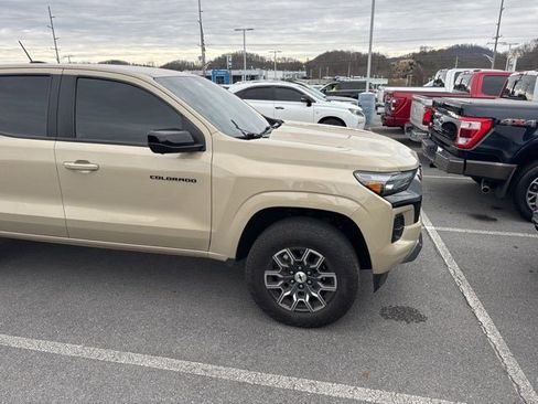 Used 2023 Chevrolet Colorado Z71 w/ Z71 Convenience Package 2 image 16