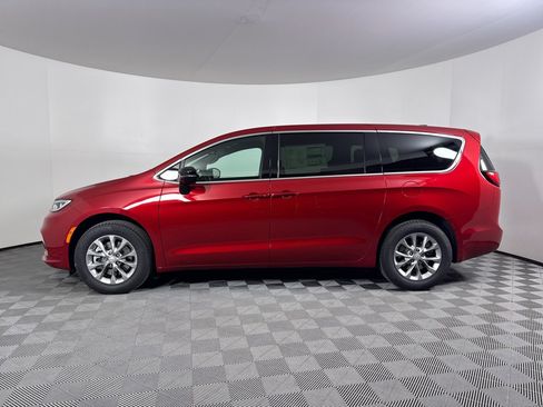 New 2026 Chrysler Pacifica Select AWD/4WD image 15