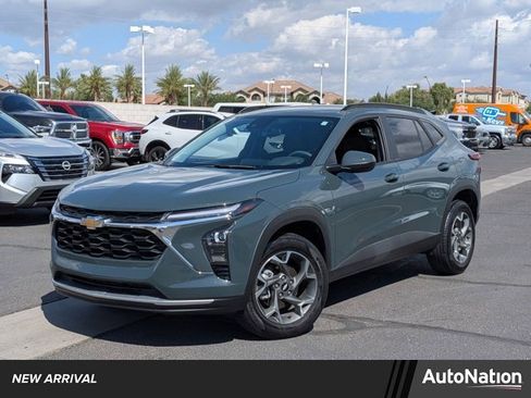 Used 2025 Chevrolet Trax LT image 1