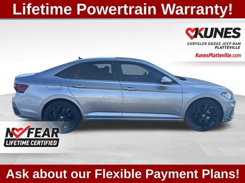 Used 2025 Volkswagen Jetta SE w/ Sunroof Package image 3