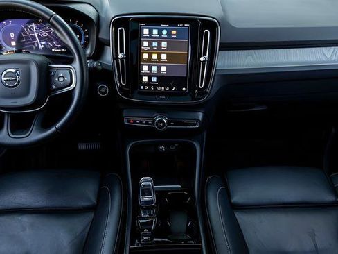 Used 2024 Volvo XC40 B5 Plus w/ Climate Package image 10