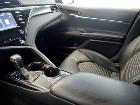 Used 2019 Toyota Camry SE image 25