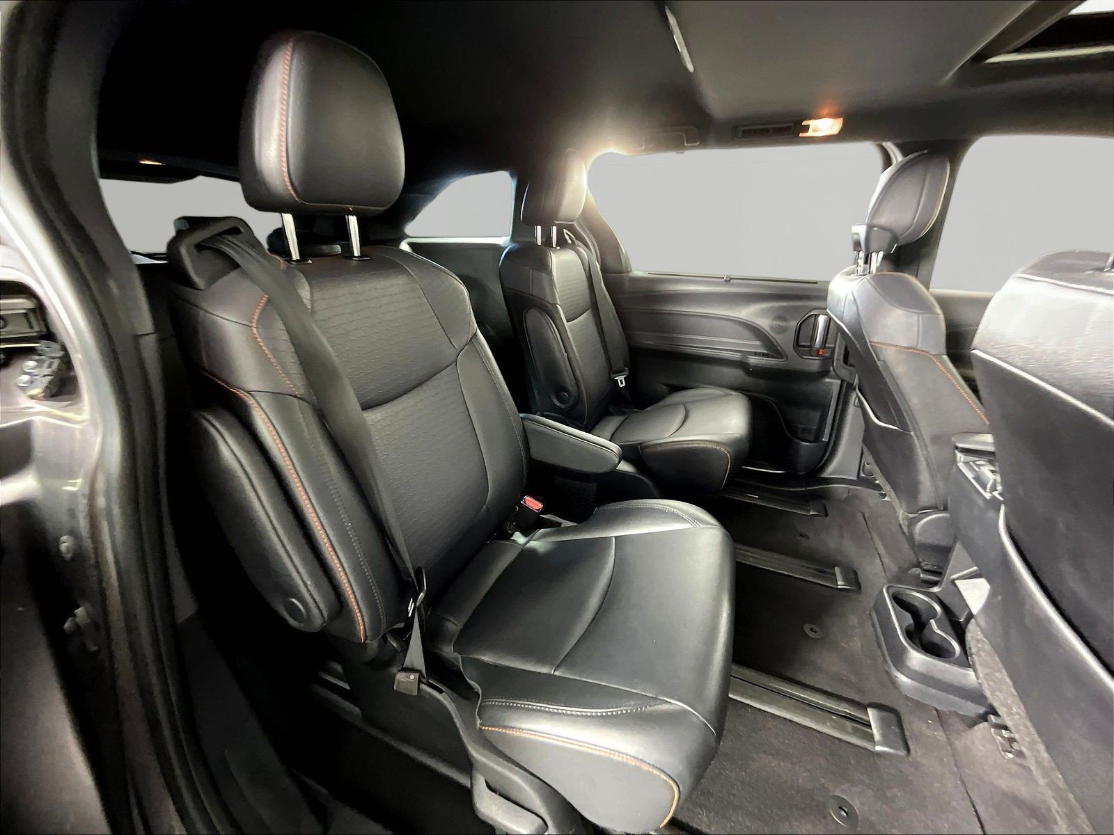 Used 2021 Toyota Sienna XSE FWD image 23