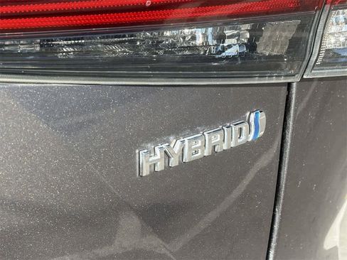 Used 2021 Toyota Highlander XLE image 41