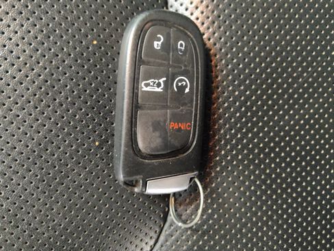 Used 2019 Jeep Cherokee Limited AWD/4WD image 32