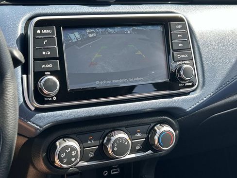 Used 2025 Nissan Versa SV FWD image 22