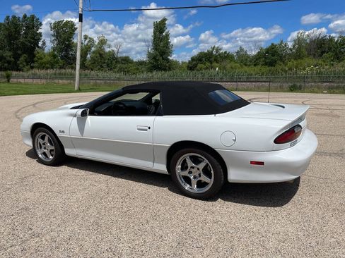 Used 2002 Chevrolet Camaro Z28 w/ SS Performance/Appearance Pkg RWD image 5