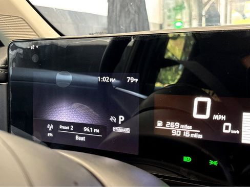 Used 2025 Nissan Kicks SV FWD image 5