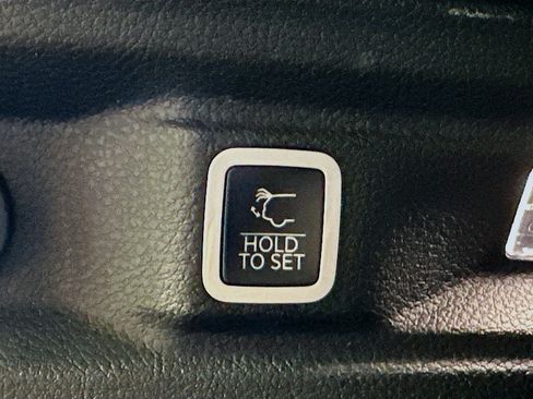 Used 2024 Jeep Grand Cherokee L Limited w/ Luxury Tech Group II image 31