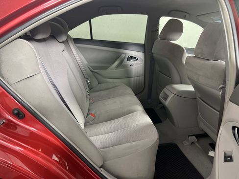 Used 2010 Toyota Camry LE FWD image 28