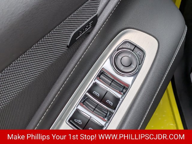 Used 2024 Chevrolet Corvette Stingray Convertible RWD image 16