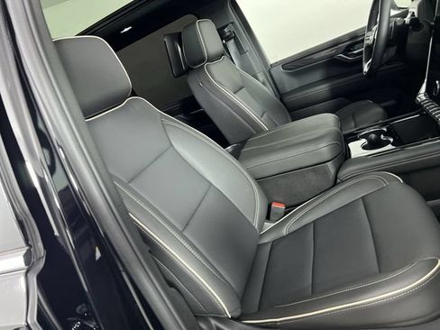 Used 2026 GMC Yukon XL Elevation w/ Elevation Premium Package RWD image 29