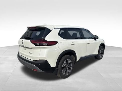 Used 2023 Nissan Rogue SV image 2