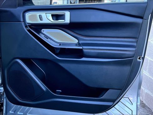 Used 2022 Ford Explorer Platinum w/ Equipment Group 601A image 22