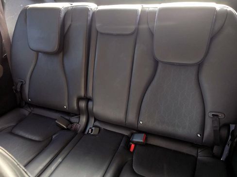 Used 2025 Kia Carnival FWD image 12