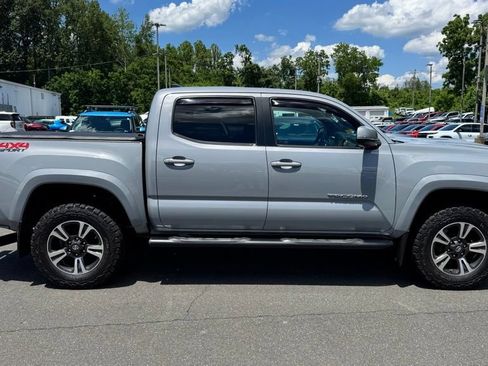Used 2018 Toyota Tacoma TRD Sport AWD/4WD image 7