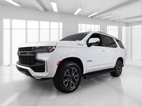 Used 2022 Chevrolet Tahoe Z71 w/ Luxury Package AWD/4WD image 2