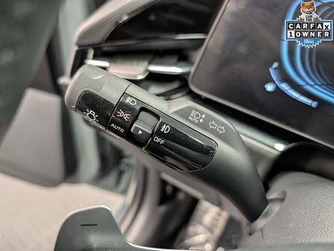 Certified 2025 Kia Niro EX Touring FWD image 22