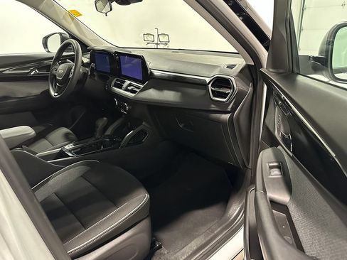 Used 2025 Chevrolet TrailBlazer LS w/ LS Convenience Package FWD image 22