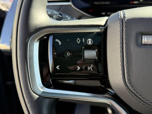 Used 2025 Land Rover Range Rover Sport SE image 21