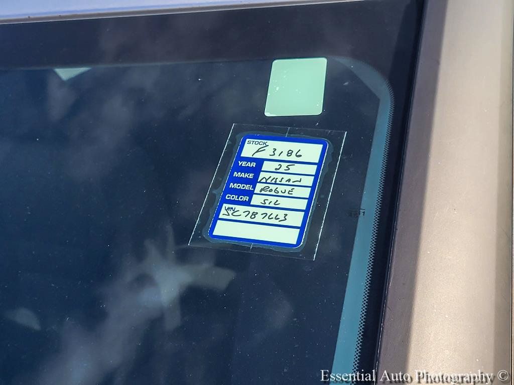 Used 2025 Nissan Rogue SV FWD image 37