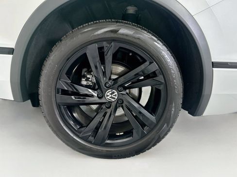 Used 2024 Volkswagen Tiguan SE R-Line FWD image 29
