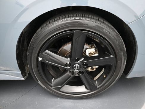 Used 2025 Nissan Sentra SR w/ SR Premium Package FWD image 17