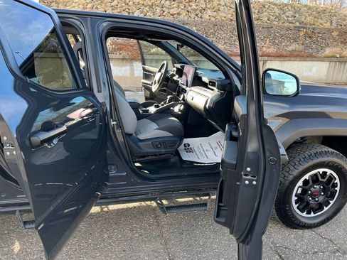 Used 2024 Toyota Tacoma TRD Off-Road image 9