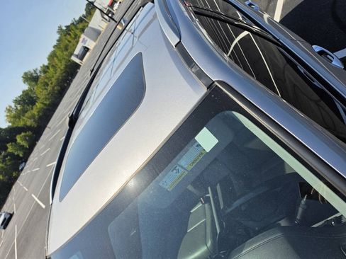 Used 2020 Honda Pilot Touring image 12