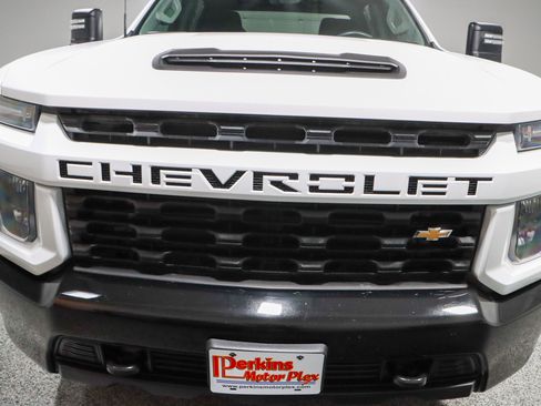 Used 2023 Chevrolet Silverado 2500 Custom w/ Custom Convenience Package image 4