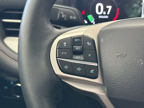 Used 2025 Ford Explorer Active AWD/4WD image 27