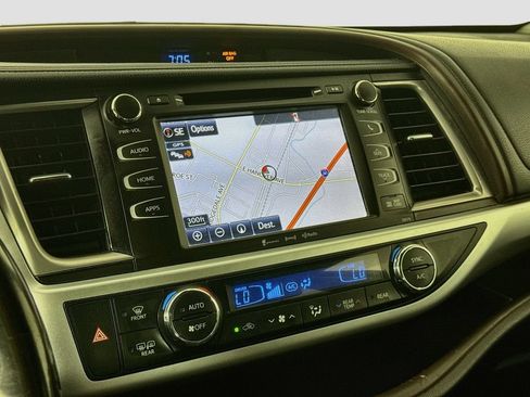 Used 2018 Toyota Highlander XLE AWD/4WD image 15