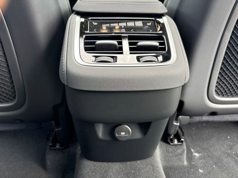 New 2026 Volvo XC90 B6 Ultra w/ Lounge Package AWD/4WD image 15