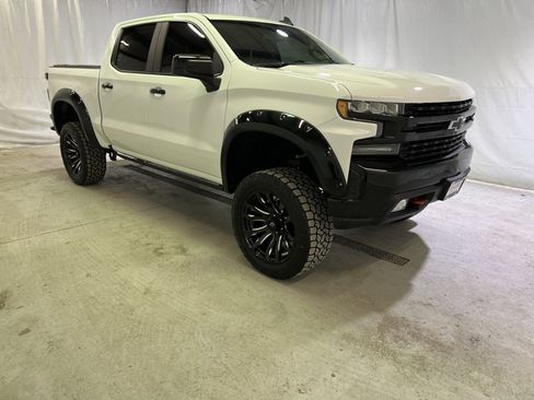 Used 2020 Chevrolet Silverado 1500 LT Trail Boss w/ Convenience Package image 2