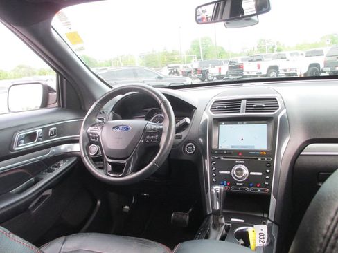 Used 2018 Ford Explorer Sport w/ Equipment Group 401A AWD/4WD image 30