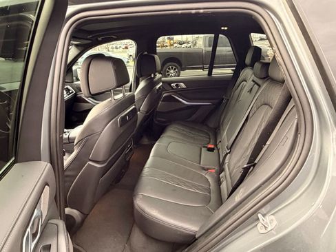 Used 2025 BMW X5 xDrive50e image 9