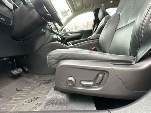 Used 2023 Volvo XC40 B5 Plus w/ Climate Package image 17