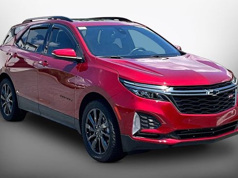 Used 2023 Chevrolet Equinox RS w/ RS Leather Package FWD image 2